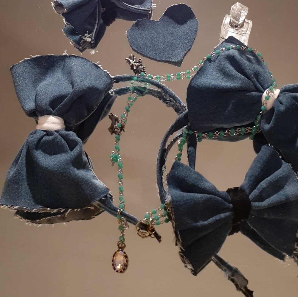 Hair band bow